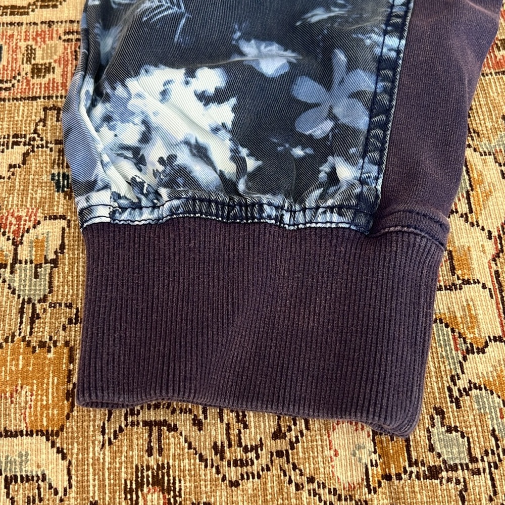 Adorable Anthro Blue Floral Joggers - Picture 4 of 12